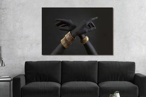 Glasbilder schwarze arme mit goldenen armbändern 120x80 cm
